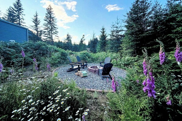 House (2 Bedrooms) | Interior - 2 BR Dog-friendly Cabin Near River w/ Fire Pit (Carson)