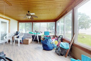 House (3 Bedrooms) | Interior - 3BR Waterfront Home: Rural & Unique (Groesbeck)