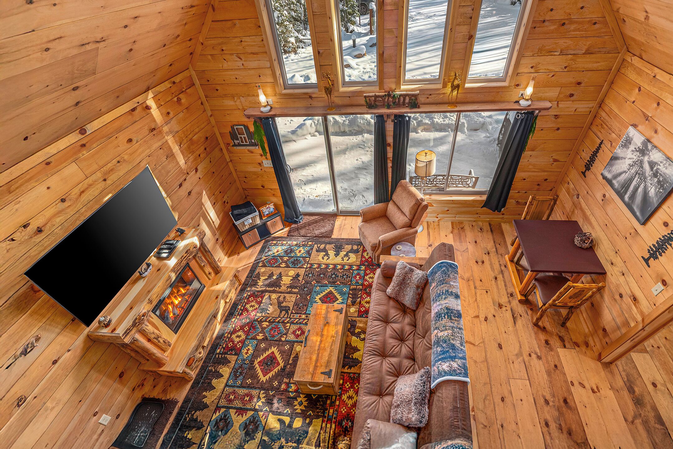 TV connectée, cheminée, lecteur de DVD, vidéothèque