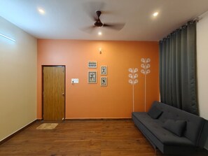 Suite Mewah, pemandangan gunung | Tirai kedap cahaya, setrika/meja setrika, dan Wi-Fi gratis