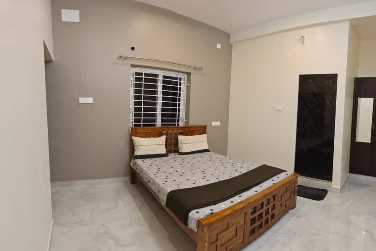 Kahden hengen comfort-huone, vuoristonäköala | Pimennysverhot, silitysrauta/-lauta, ilmainen Wi-Fi