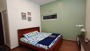 Luxury Suite, Mountain View | Blackout curtains, soundproofing, iron/ironing board, free WiFi