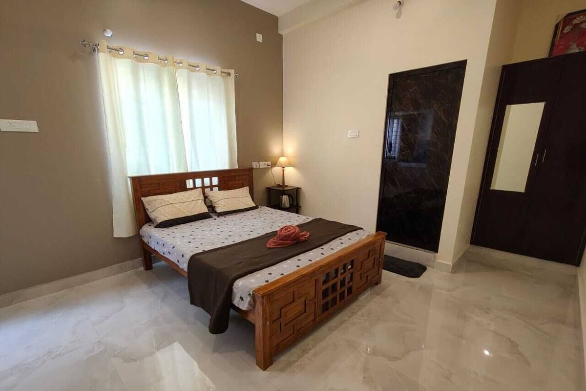 Rideaux occultants, fer et planche à repasser, Wi-Fi gratuit