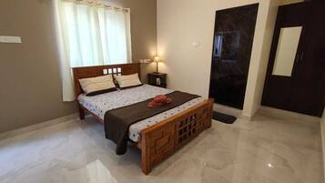 Comfort Double Room, Mountain View | Blackout curtains, iron/ironing board, free WiFi