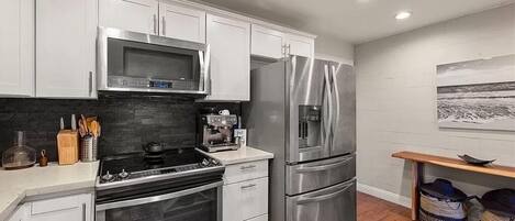 Micro-ondes, four, lave-vaisselle