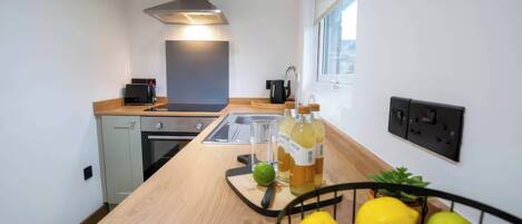 Batterie de cuisine, vaisselle et ustensiles