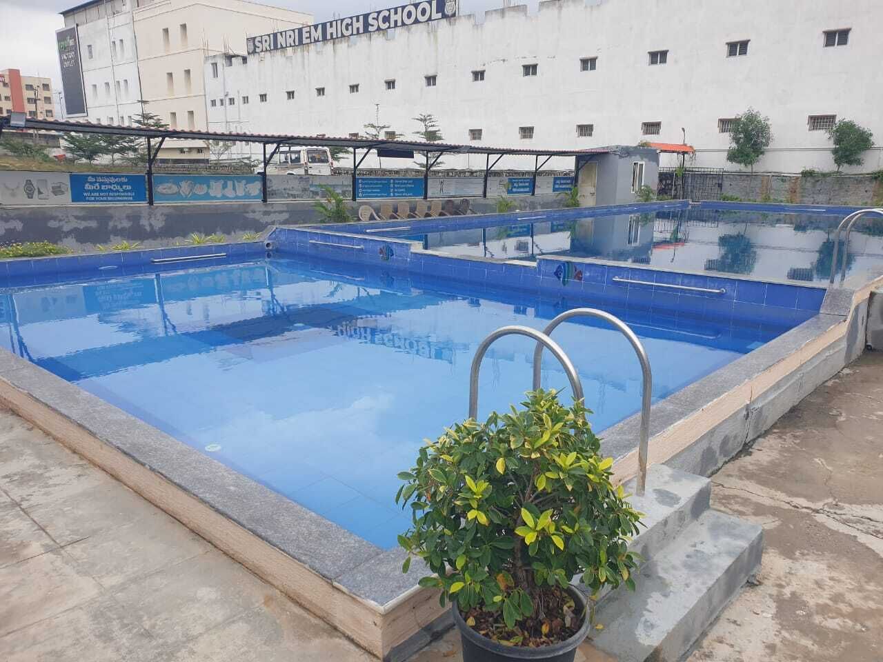 2 outdoor pools