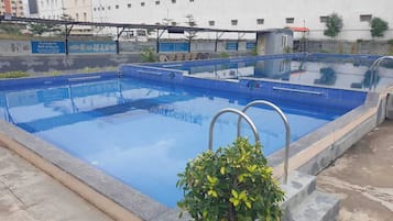 2 kolam renang outdoor