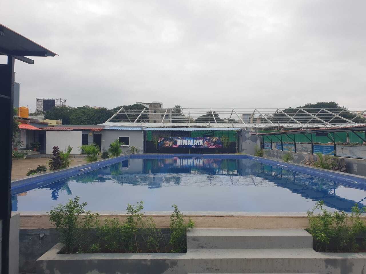 2 albercas al aire libre 