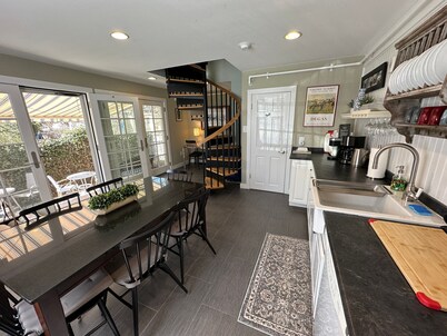 Entire Historic 5 Bed/ 5 Bath Inn Sleeps 17