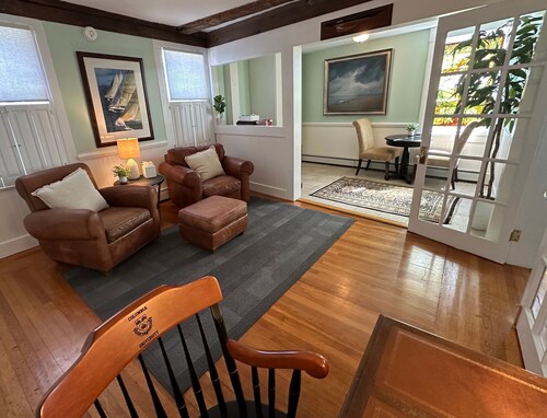 Entire Historic 5 Bed/ 5 Bath Inn Sleeps 17