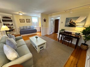 5 bedrooms - Entire Historic 5 Bed/ 5 Bath Inn Sleeps 17 (Newport)