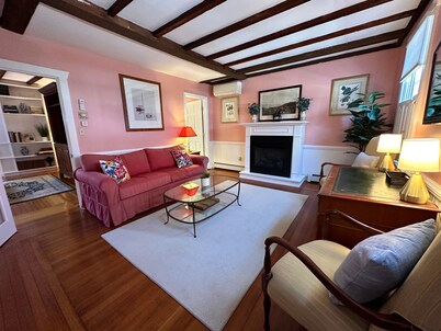 Entire Historic 5 Bed/ 5 Bath Inn Sleeps 17
