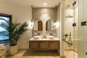 Dusche, Haartrockner, Bidet