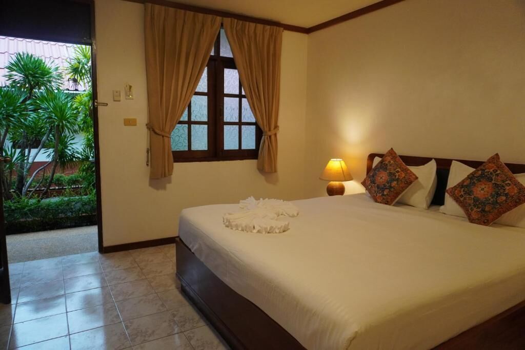 Deluxe Double Room, Balcony, Courtyard View | In-room safe, desk, laptop workspace, free WiFi