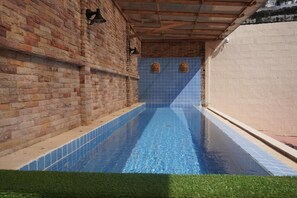 حمّام سباحة خارجي