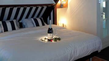 1 bedroom, iron/ironing board, travel cot, free WiFi