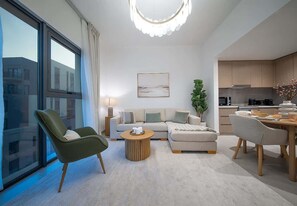 TV - Beachfront Apartment W Pool & Balcony Cyan Beach (Sharjah)