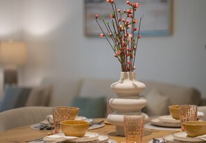 Dining - Gorgeous 2 Bed in Cyan Beach Residence (Sharjah)