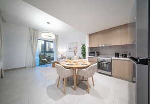 Fridge, microwave, oven, stovetop - Gorgeous 2 Bed in Cyan Beach Residence (Sharjah)