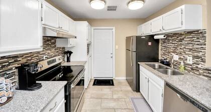 Cozy 3BR Retreat Near NASA, Hobby Airport, with easy access to I95 and Beltway 8