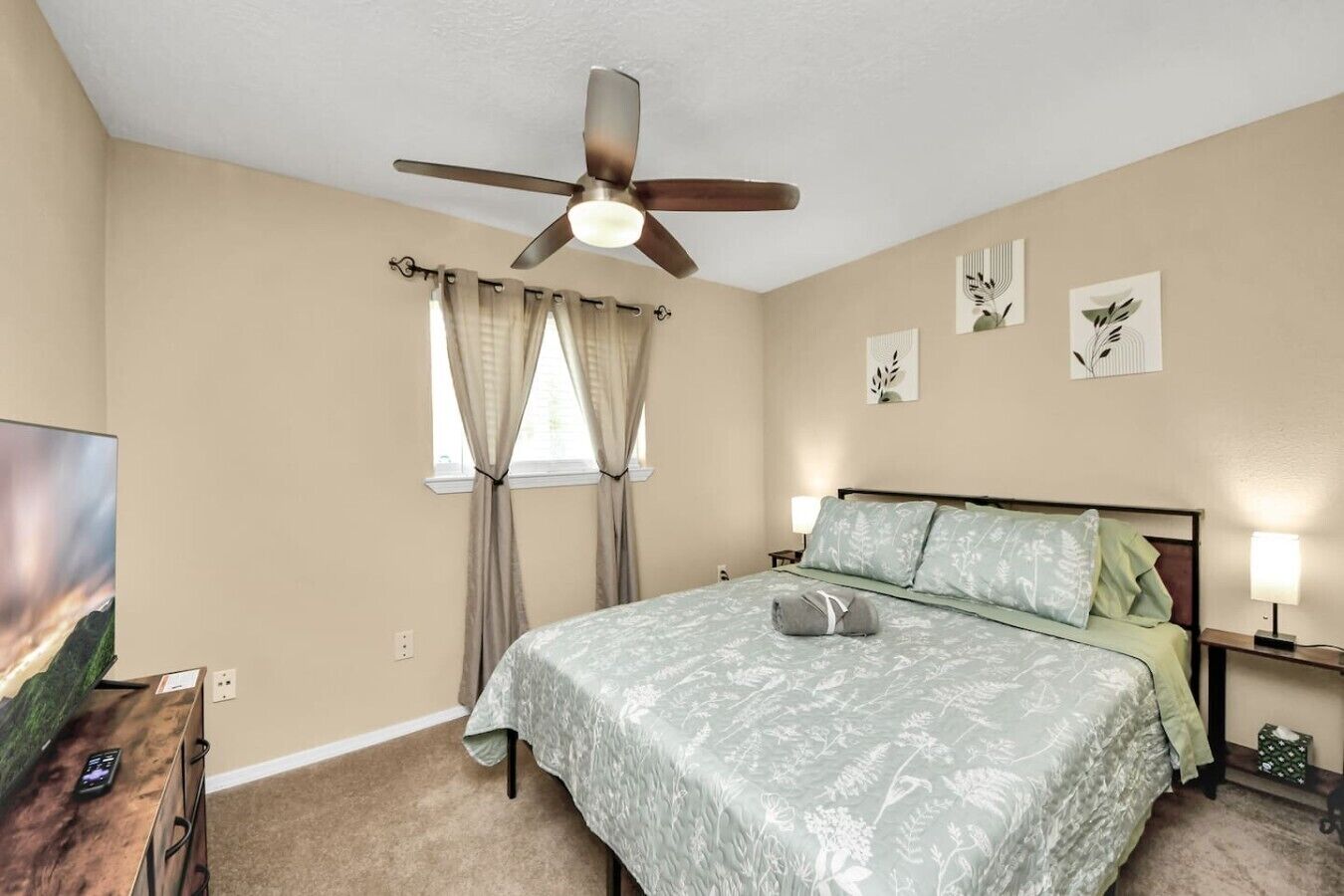 Iron/ironing board, WiFi, bed sheets