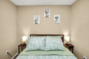 Iron/ironing board, WiFi, bed sheets