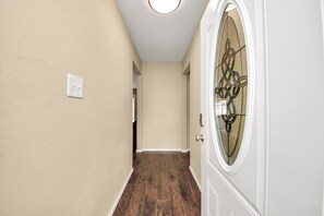 Interior - Cozy 3BR Retreat Near NASA, Hobby Airport, with easy access to I95 and Beltway 8 (Houston)