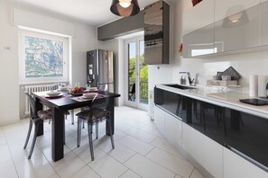 Microonde, forno, piano cottura, lavastoviglie