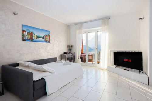 TERRACE ON LAKE ⭐️ ⭐️⭐️⭐️⭐️ Open Space & Netflix [Free Parking Area]