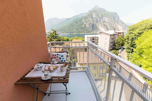 TERRACE ON LAKE ⭐️ ⭐️⭐️⭐️⭐️ Open Space & Netflix [Free Parking Area]