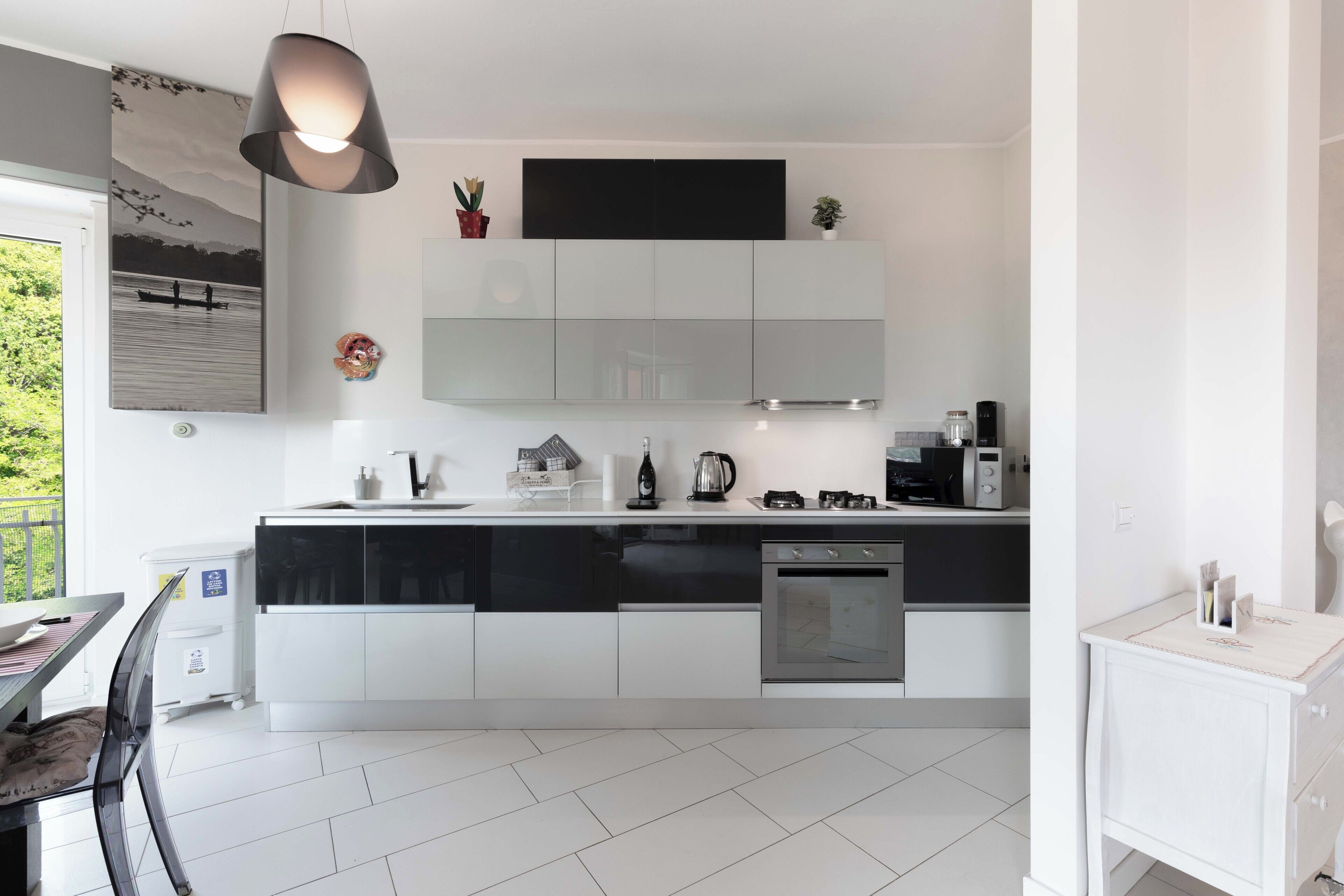 Micro-ondes, four, plaque de cuisson, lave-vaisselle