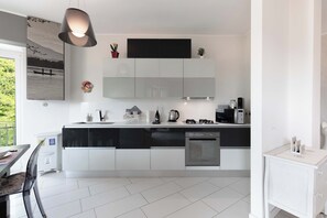 Microwave, oven, stovetop, dishwasher - TERRACE ON LAKE ⭐️ ⭐️⭐️⭐️⭐️ Open Space & Netflix [Free Parking Area] (Lecco)