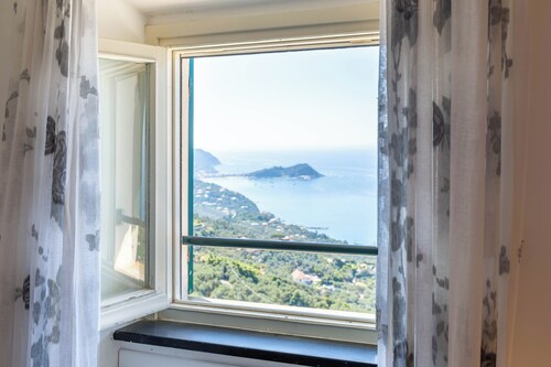 Cava Ardè Rooms: on the hill of Santa Giulia, with a breathtaking view