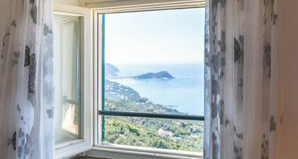 Cava Ardè Rooms: on the hill of Santa Giulia, with a breathtaking view