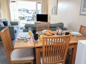 Dining - Daisy Lodge (Norwich)