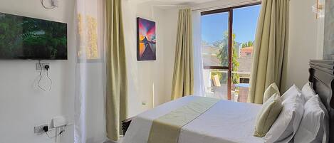 Luxury Double Room, Balcony, Courtyard View | Desk, laptop workspace, blackout drapes, free WiFi