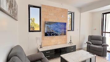 标准双人房 | 办公桌、笔记本电脑工作区、遮光窗帘、免费 WiFi