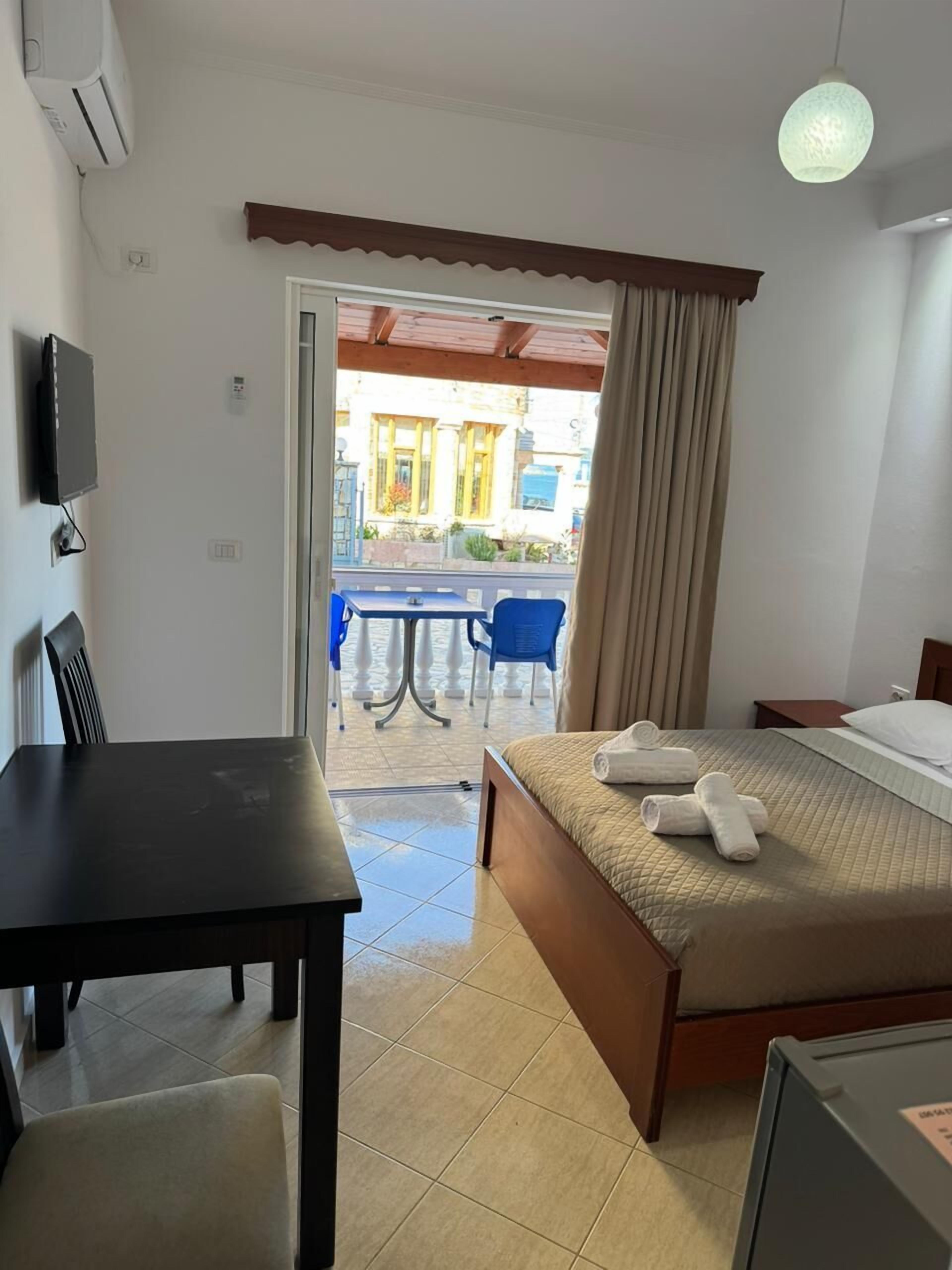 Double Room | Free WiFi, bed sheets