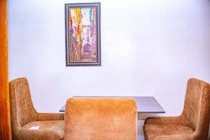 Interior - Homey 2-BR-Apt With 24HRS PWR + Fast Wi-Fi (Lagos)