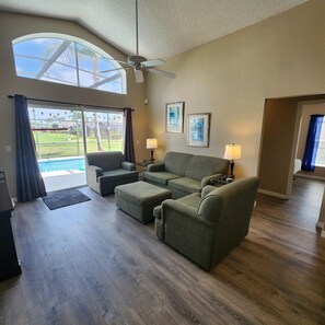 House, 4 Bedrooms | Living area - LKB4705AW 4 Bedroom villa in Lake Berkley 4 Home (Kissimmee)