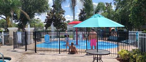 Condo, 3 habitaciones | Alberca | Alberca climatizada