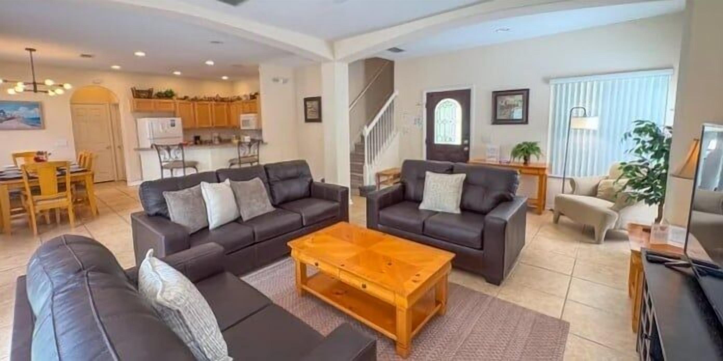House, 4 Bedrooms | Living area