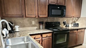 Kondominium, 3 kamar tidur | Dapur pribadi | Mesin pembuat kopi/teh, lemari es, oven, dan pemanggang roti