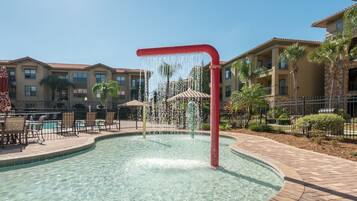 Appartement, 3 slaapkamers | Zwembad | Een verwarmd zwembad