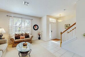 Casa, 5 habitaciones | Área de sala de estar