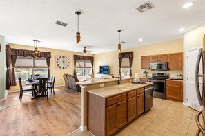 Private kitchen - Ws477cb 4 Bedroom Home (Davenport)