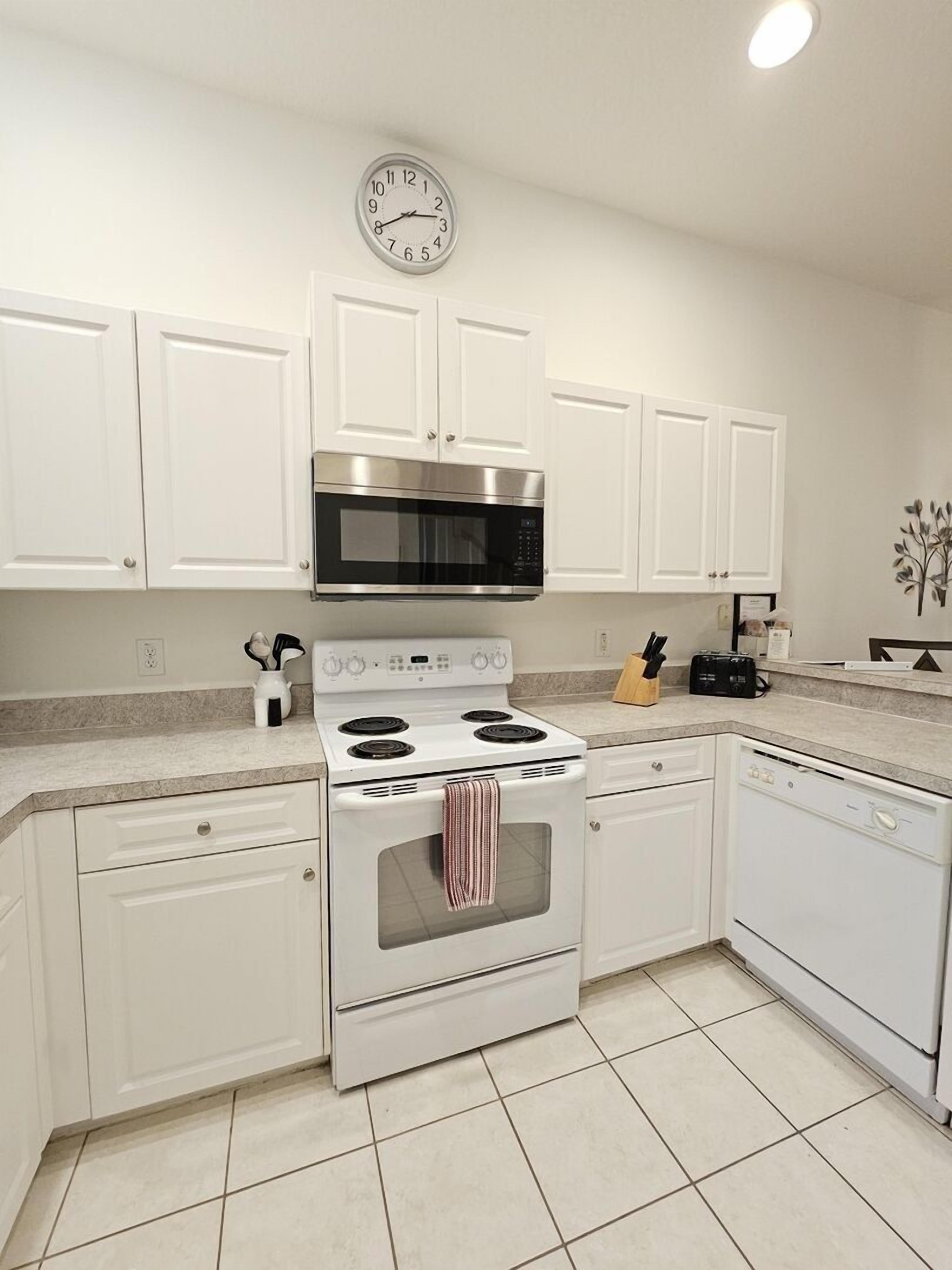 House, 4 Bedrooms | Private kitchen