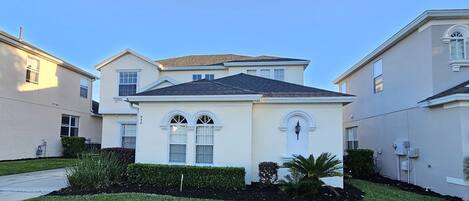 House, 5 Bedrooms | Exterior
