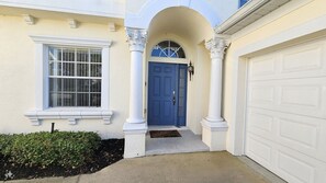 House, 5 Bedrooms | Exterior detail - Cp938od 5 Bed Calabay Parc 5 Bedroom Home (Davenport)